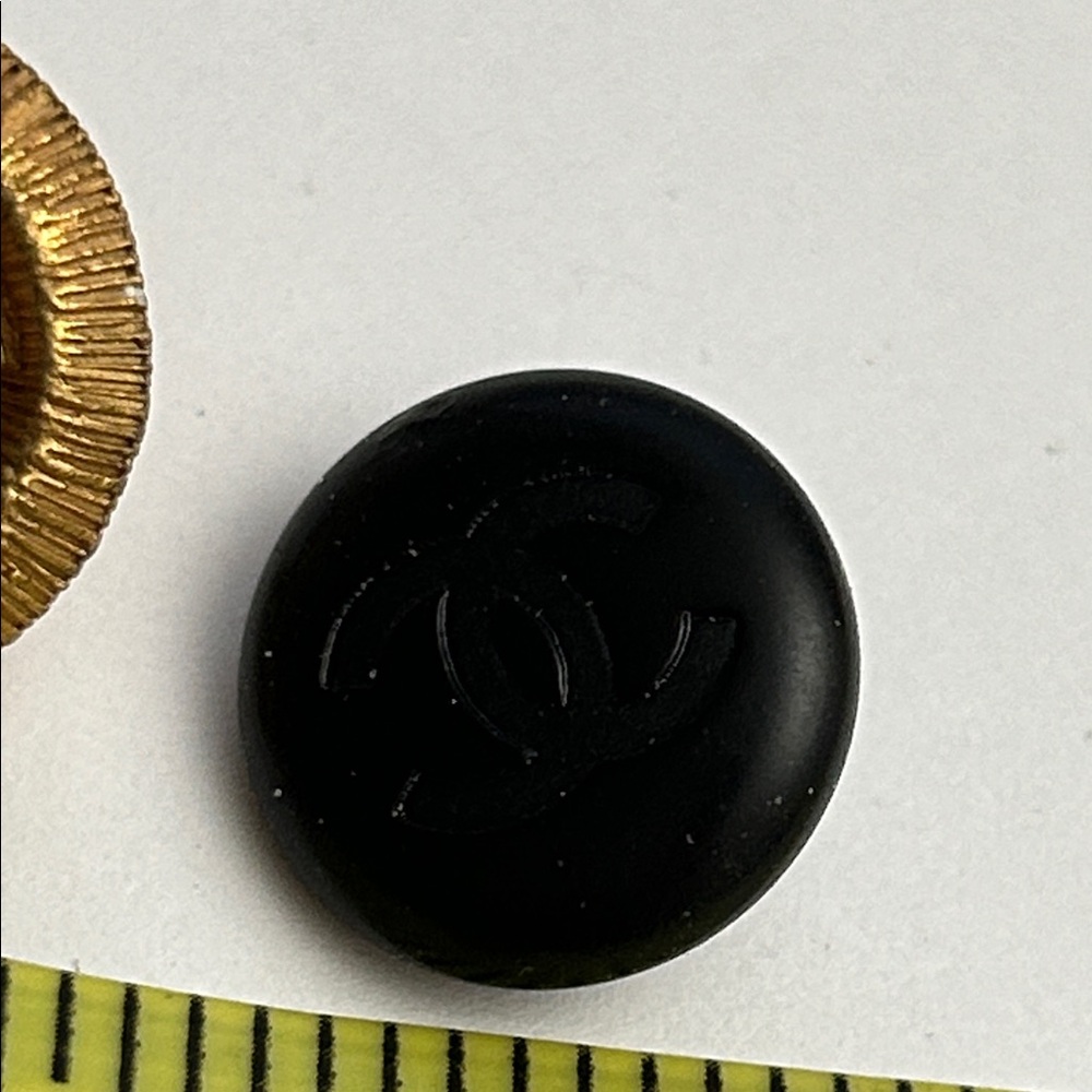 Vintage CHANEL Black and Gold Button Collection lot of 5 
) - Picture 5 of 6